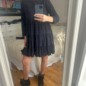 Flowig klänning  - Perfekt skick. Använd fåtal gånger. Superskön att bara slänga på sig🥰❤️