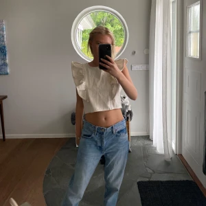 Jeans top med volang  - Jätte söt jeans top som kan användas både fram och bak 🐚