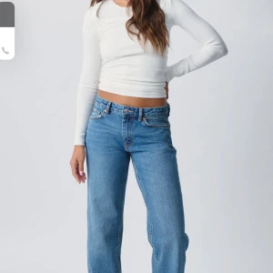 Raka jeans - Raka jeans från gina som aldrig är annvända. Gillar inte modellen på de. Köpt för 500