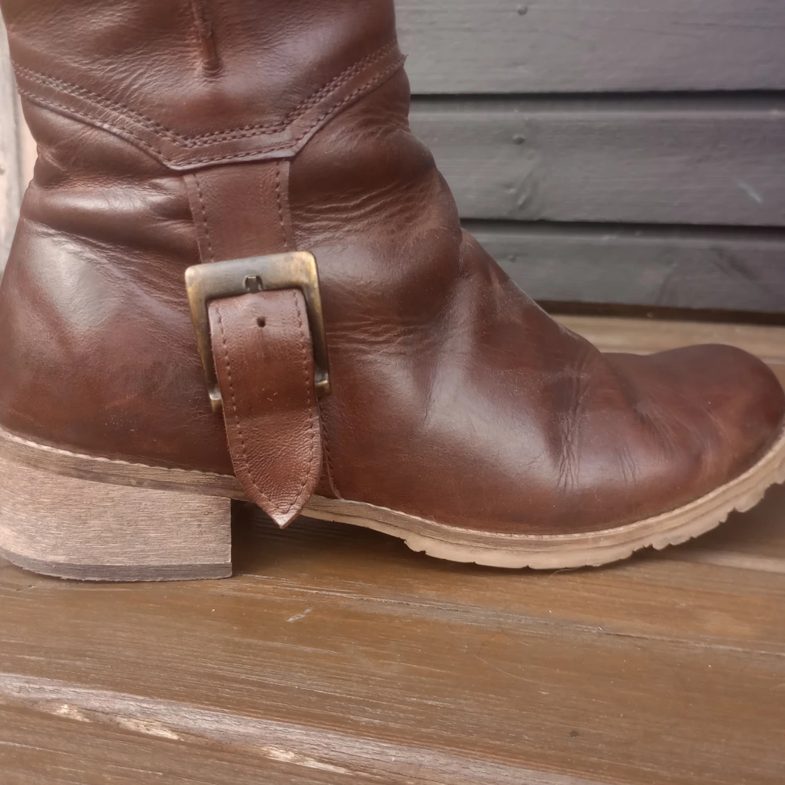 knähöga stövlar med spännen - 91