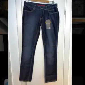 Helt nya Jeans från Race Marine, nya köpta second hand men var tyvärr för små för mig. Storlek 40 men små i storleken😊💗