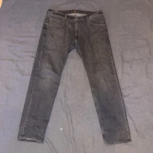 Ler jeans rider - Ler rider jeans nypris 1000kr. Använda 2 gånger. Sitter inte som jag vill och säljer därför. Skriv vid funderingar. W32 L30