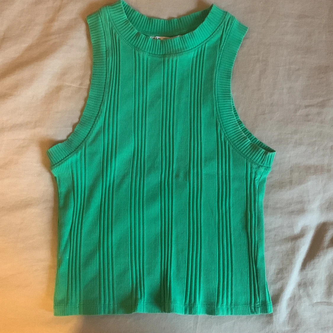 Grön ribbad linnetopp från Zara