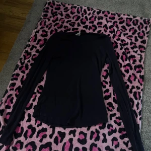 Långärmad tröja  - Sitter bekvämt och passar till allt 