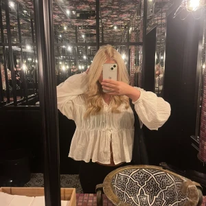 Blus - Jättefin blus i nyskick! bara använd kanske 2 gånger 🙏 