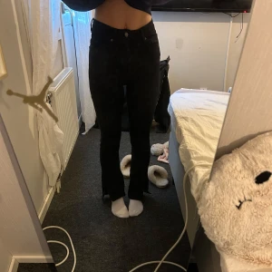 jeans - jag säljer mina bootcut jeans pågrund av att jag inte vet när jag ska ha dom, jättesköna jeans men knappt använda 