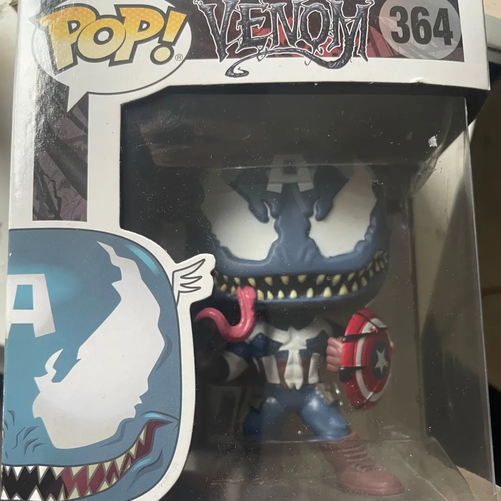 Funko pop figur, med skakigt huvud  Venom X captain America  Bra skick men boxen är i använt skick   Går att diskutera pris. Övrigt.