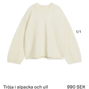 Arket tröja  - Fin tröja från arket, använd sällan men är lite nopprig på en del ställen (kolla bilderna) 💓nypris 990kr