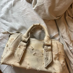 Zara väska - Jättefin väska från zara knappt använd. 150kr💞