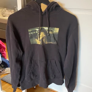 Svart hoodie - Används inte längre och ej min stil
