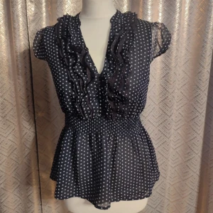 Volang blus/topp från hm - Bra skick