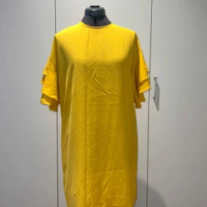 Klänning - Gul och kortärmad 