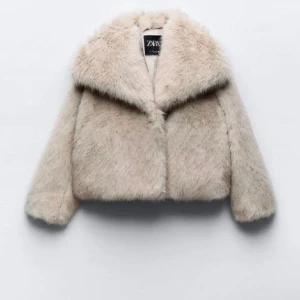 Zara jacka  - Fluffig as fin jacka från zara endast använd en gång🥰🙏🏽🙌🏽🌸🫶🏽💗