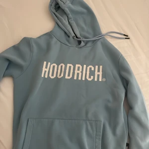 Hoodrich hoodie  - Säljer hoodrich hoodie, riktig, de är mitt ex så vill ba bli av me den🥰 Skriv pris puss