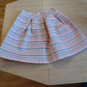 Flerfärgad kjol - Fantastiskkjol med dragkedja i ryggen