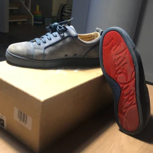 Christian Louboutin skor - Storlek 40.5. Skick 7/10.