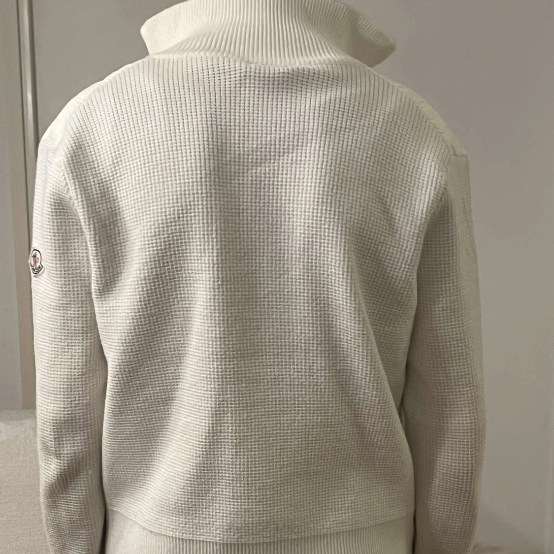 Moncler jacka till salu, pris diskuteras - 93