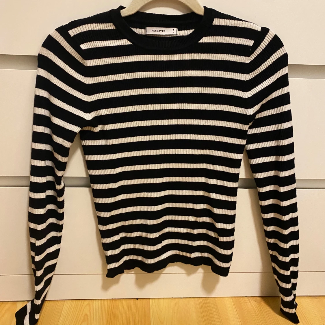 Randig tröja från Reserved - 90