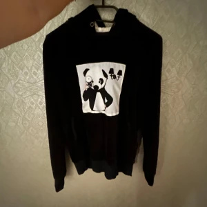 Limitato tröja  - Säljer en skit cool limitato tröja. 🖤I storlek XS men passar absolut en S. Jätte mysig nu till hösten. För fler bilder eller vid frågor, hör av dig! 