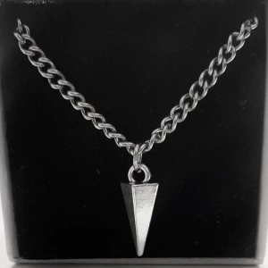 Halsband  - Super snyggt halsband. Köp en för 129kr. Modell 025