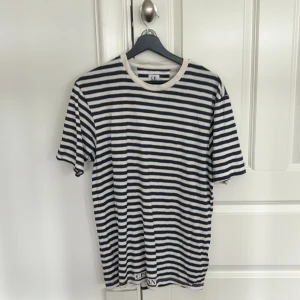 CP company  - Säljer denna cp company t shirten eftersom den aldrig används. Skicket är 10/10. Köpt för 1500 men mitt pris är 500 kr. Hör av dig vid frågor!
