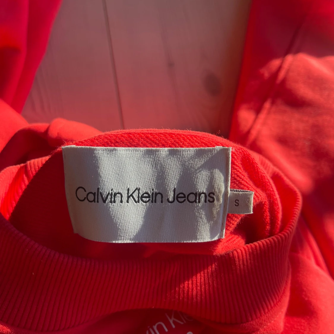 Röd croppad tröja från Calvin Klein - 93