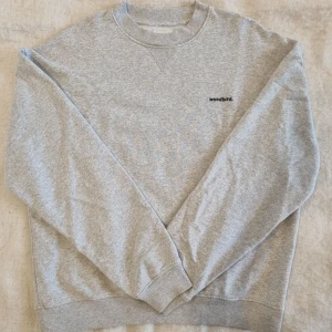 Woodbird sweatshirt - Woodbird tröja. Fint skick. Sitter oversized. Nypris: 900