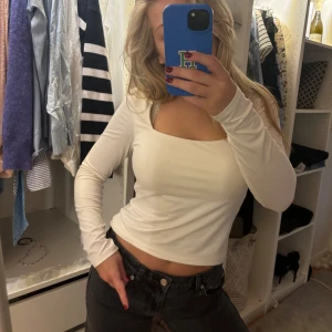 Tröja från H&M - Helt vanlig tröja från H&M. Använd 1 gång. Säljer för 60kr. Storlek S.