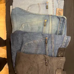 Säljer 4 par lee jeans i riktigt bra skick, 800kr för alla 4 eller 300kr st, hör av er vid fundering🤝