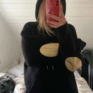 Zadig&voltaire deluxe hoodie - 100% Kashmir, nopprig därav priset ❤️ Klicka gärna på köp nu❤️