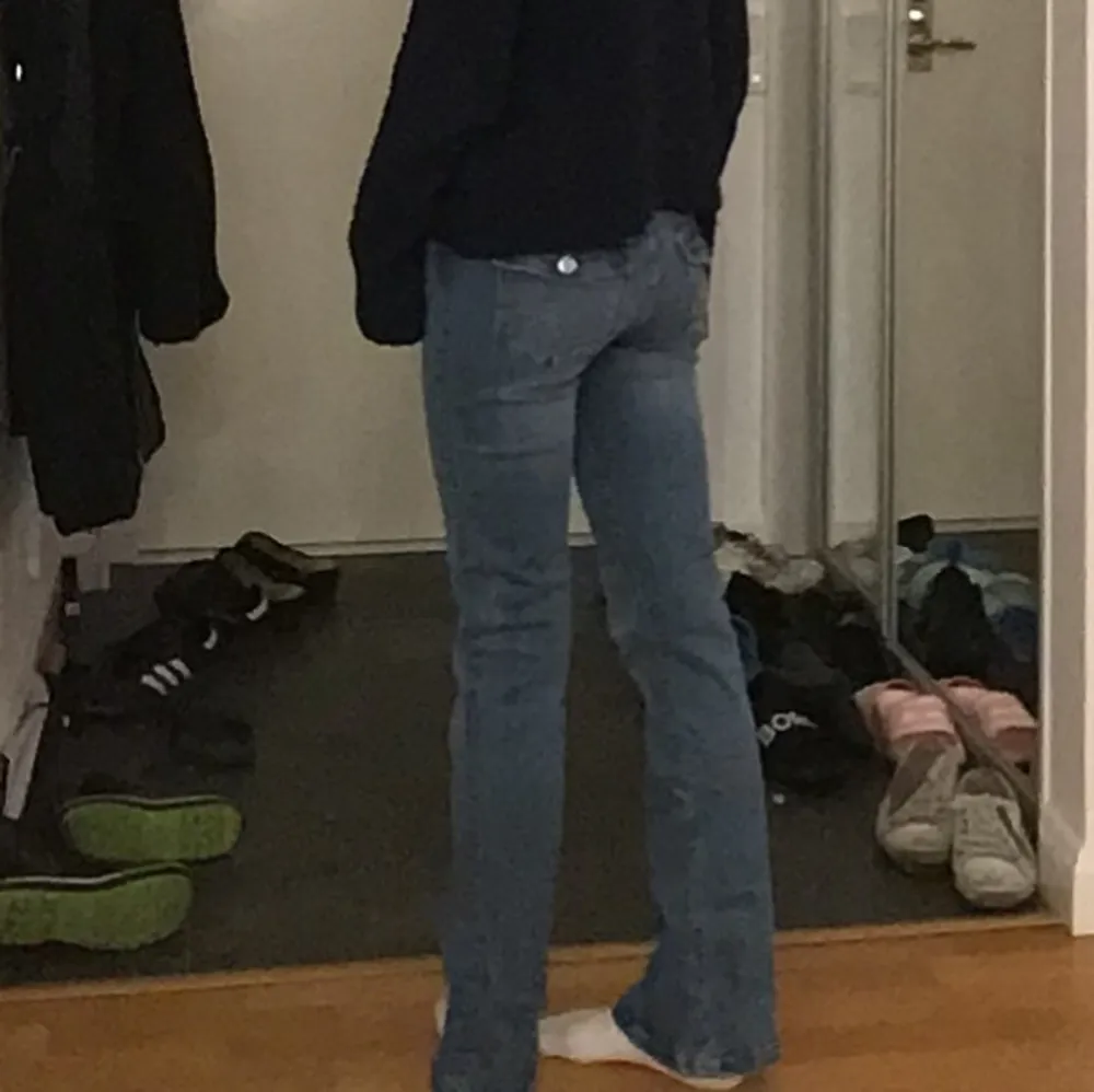 As snyggt jeans jag säljer för att den inte används längre. Den är i fint skick. Skriv om du har några frågor.💕🫶🫶Pris går att diskutera.. Jeans & Byxor.