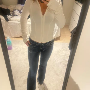Gina tricot jeans - Super fina jeans med fickor bak❤️storlek 152 från gina young så motsvarar typ 34/xs