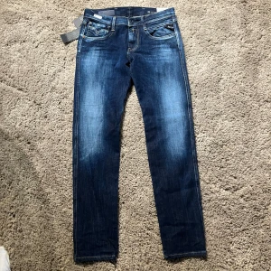 Replay jeans - Nya replay jeans ( Storlek 28 ).         Retail: 1800 Köpta på outlet för 1200. Alla taggar är på, Skriv vid fråga!