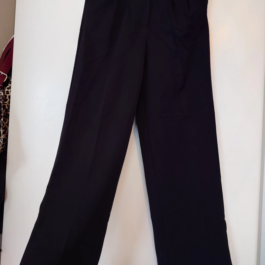 Svarta kostymbyxor, strl 38 (oanvända) - 92