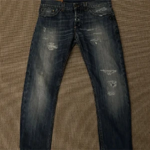 Dondup Jar - Dondup Jeans | Storlek 32 W | Skick 10/10| Feta Slits | Modell ”Jar” | Kan gå ner vid smidig affär | Hör av dig vid minsta lilla fundering! 