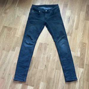 Tiger of Sweden jeans - Tiger of Sweden jeans i storlek 31/32 säljs nu. Modellen är slim. Nypris runt 1400 vårt pris 399. Bra skick. Kontakta för ytterligare frågor!