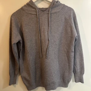 Tröja i nyskick - Helt ny tröja och oanvänd. Säljer pga felköp. Storlek: liten M