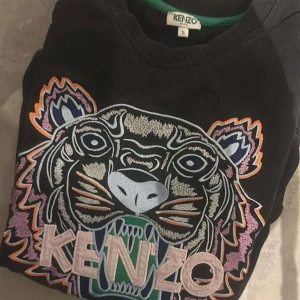 Fint skick Kenzo tröja st S  - Kenzo tröja st S , i jättefint skick . Finns i Åmål kan skickas. 