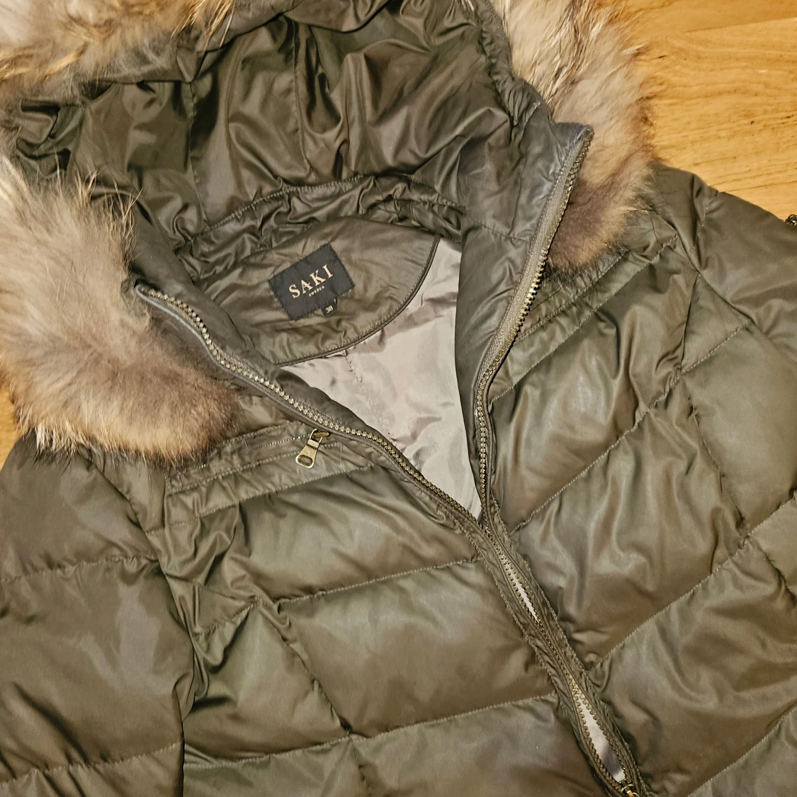 Svart pufferjacka från Saki - 91