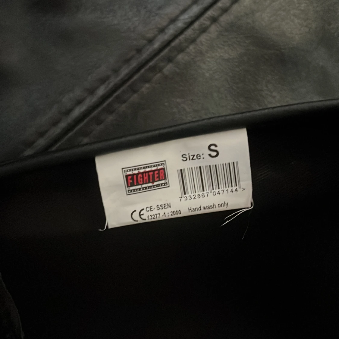 Svarta benskydd från Fighter - 91