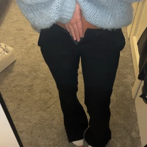 Lowwaist bootcut kostymbyxor - Skiiitsnygga kostymbyxor som tyvärr är för små för mig☹️ de är i modellen Vera så de är lågmidjade och bootcut. Inga hål eller fläckar eller liknande❤️