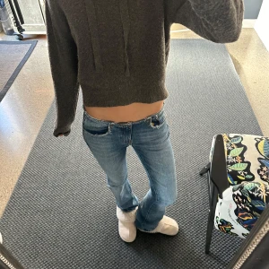 Stickad hoodie  - Stickad hoodie från Jdy, väldigt varm o skön Hoodie, väldigt bra skick🥰