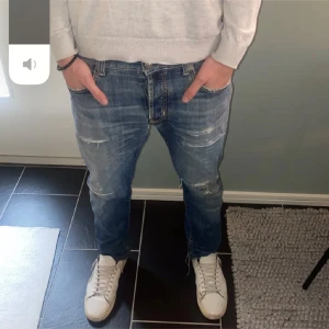 Jacob cohen jeans - Jacob Cohen jeans med slitningar! Modellen är 182 70kg Skick 7/10
