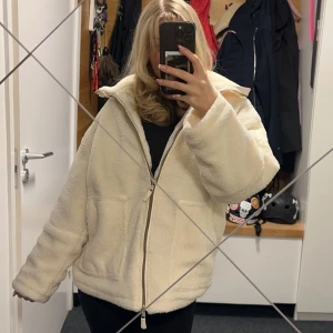 Piljejacka - I storlek S men skulle säga mer som M, säljs på grund av att den passar inte, helt ny 