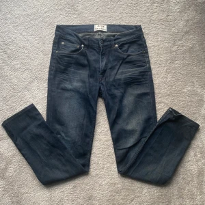 Acne Studios Jeans - Ett par sjukt feta Acne Studios Jeans👖| Skick: 7/10✅- endast två pytte små slitningar i skrevet som inte syns vid användning | Modell: Ace Oreo - Slimfit🍂| Hör av er vid ytterligare frågor❗️