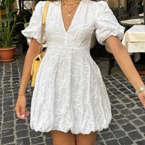 Sommarklänning - Helt nyköpt, oanvänd. Köpte två olika storlekar och säljer denna. Liten i storleken, skulle säga s/m