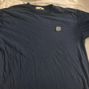 Stone Island  - Tja säljer nu min stone Island tröja eftersom den inte har kommit till användning