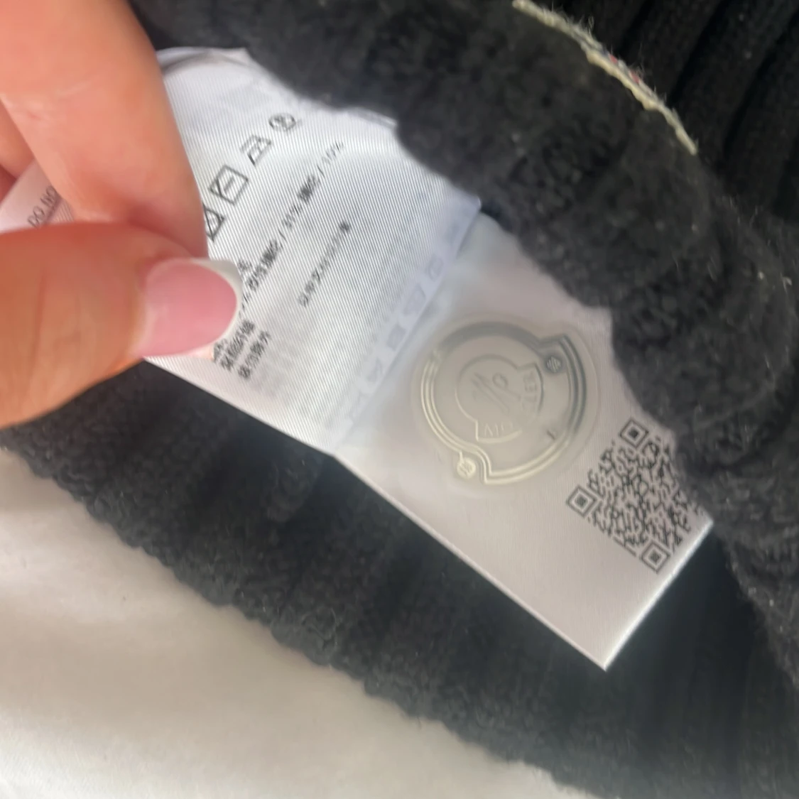 Moncler mössa  - 90