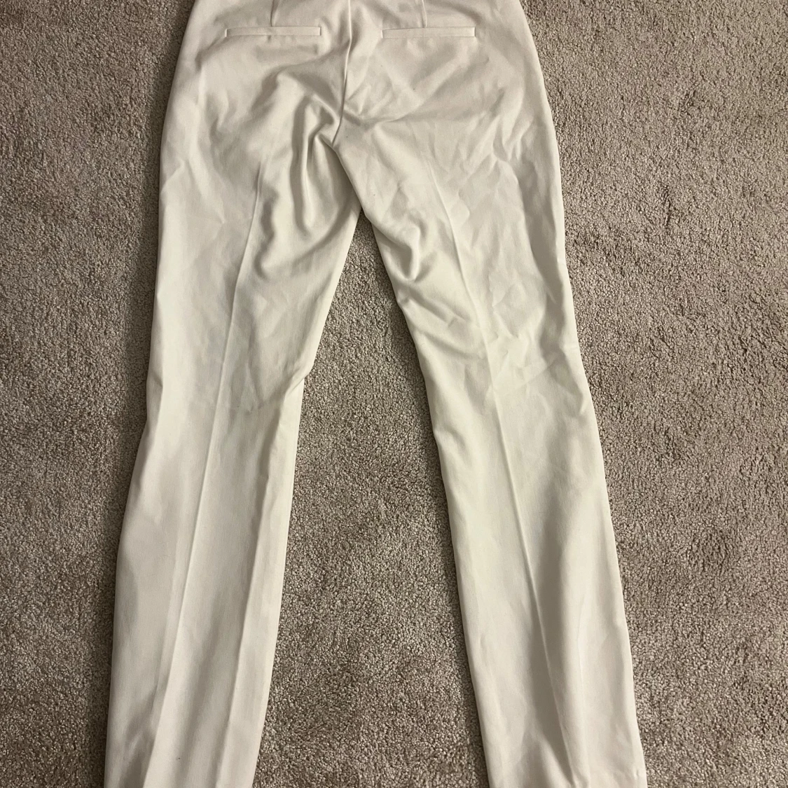 Vita kostymbyxor - 91