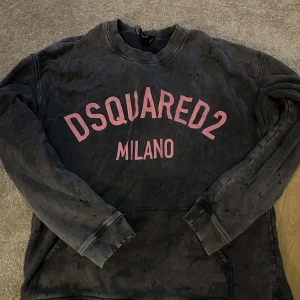 Tröja - Perfekt i skick är vuxit och passa inte mig  Köpte den för 6500